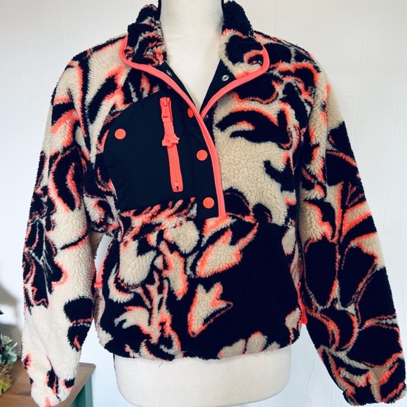 NWT Free People Hit The Slopes Rocky Ridge Sherpa Pullover Magnolia Floral Combo - Picture 5 of 8